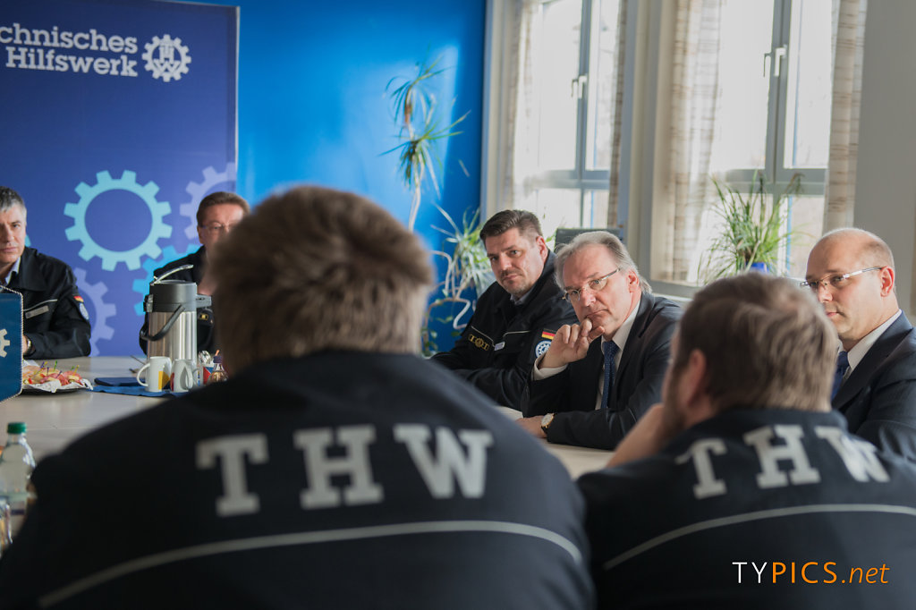 Ministerpräsident Dr. Reiner Haseloff besucht das Technische Hilfswerk in Dessau-Roßlau